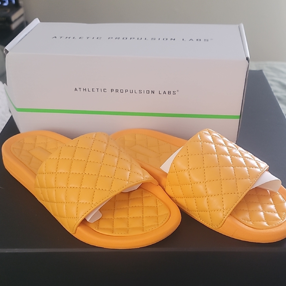 Mango Women's Boxed Shoe Label - White & Black